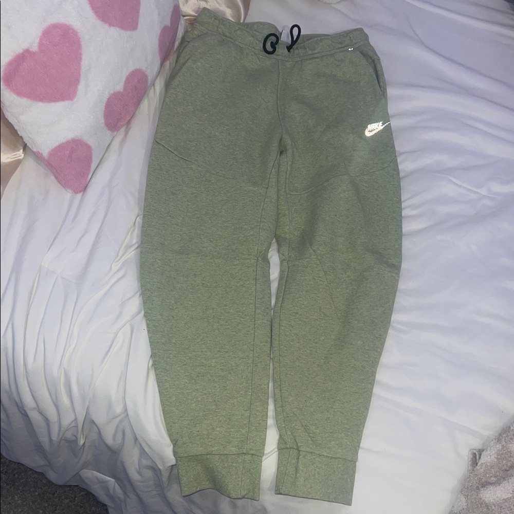 Nike tech olive green men’s sweatpants